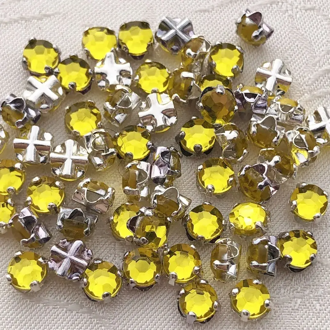 Swarovski Strassstein annähbar gelb SS 20 No. 12 – Bild 10 – Chiemgauer Heimatwerk Trachten-Onlineshop Swarovski Strassstein annähbar gelb SS 20 No. 12 - Bild 10 - Chiemgauer Heimatwerk Trachten-Onlineshop