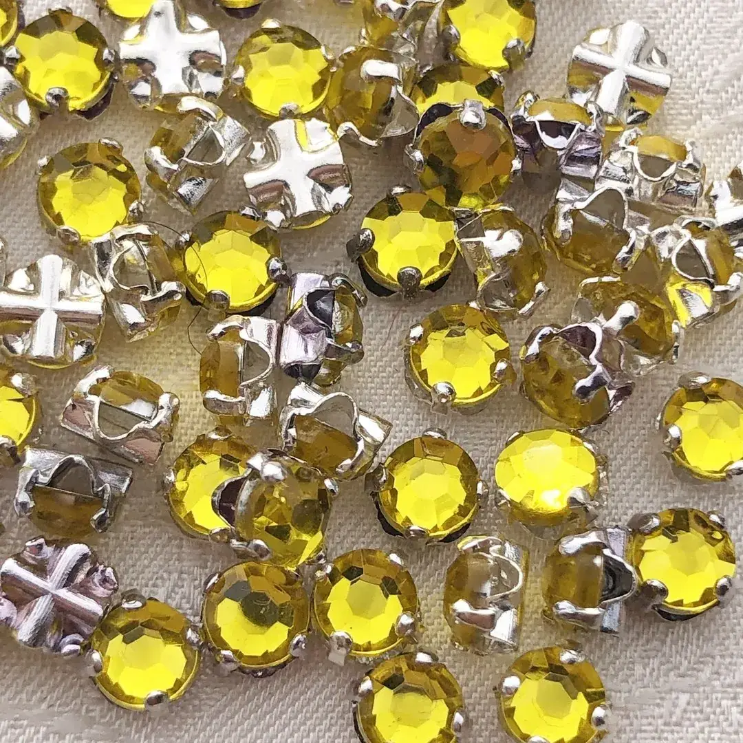 Swarovski Strassstein annähbar gelb SS 20 No. 30 – Bild 6 – Chiemgauer Heimatwerk Trachten-Onlineshop Swarovski Strassstein annähbar gelb SS 20 No. 30 - Bild 6 - Chiemgauer Heimatwerk Trachten-Onlineshop