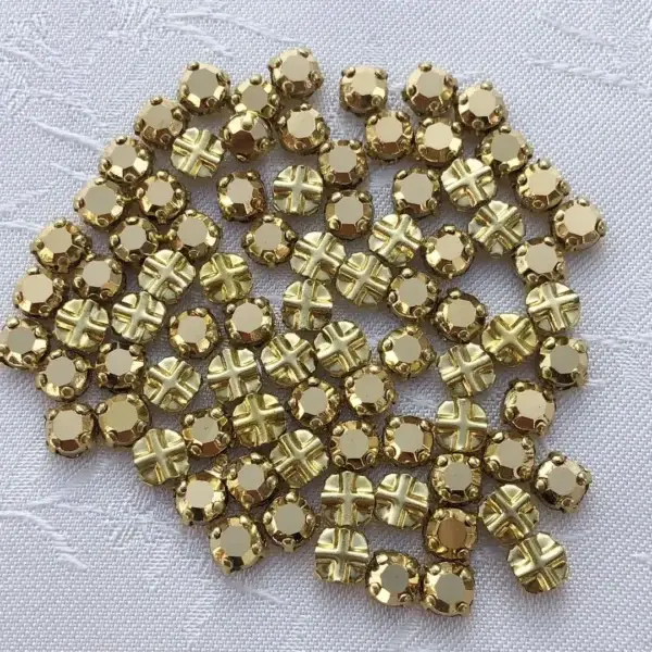 Swarovski Strassstein annähbar gold SS 20 No. 13 – Bild 1 – Chiemgauer Heimatwerk Trachten-Onlineshop Swarovski Strassstein annähbar gold SS 20 No. 13 - Bild 1 - Chiemgauer Heimatwerk Trachten-Onlineshop