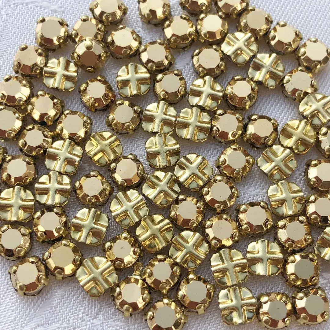 Swarovski Strassstein annähbar gold SS 20 No. 13 – Bild 12 – Chiemgauer Heimatwerk Trachten-Onlineshop Swarovski Strassstein annähbar gold SS 20 No. 13 - Bild 12 - Chiemgauer Heimatwerk Trachten-Onlineshop