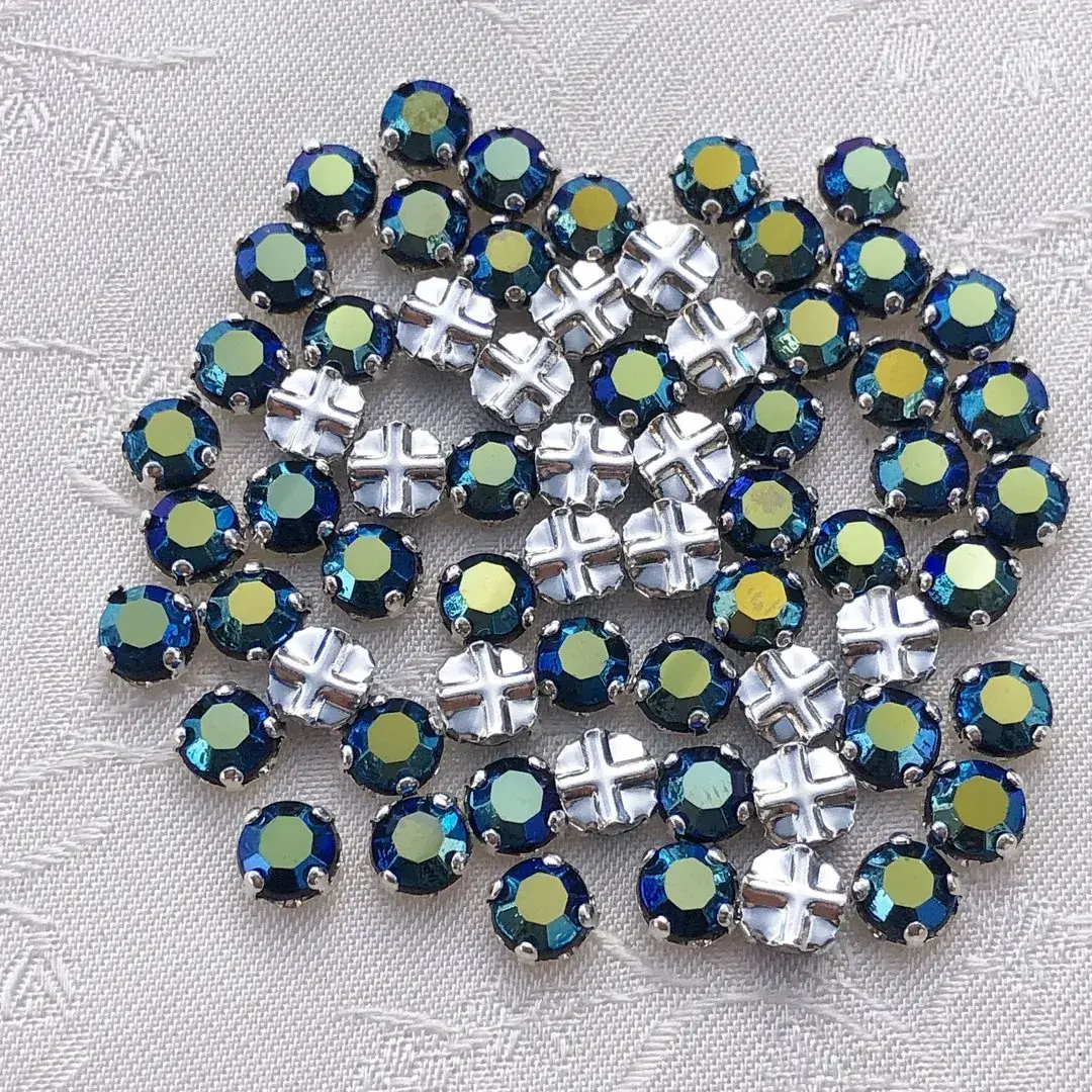 Swarovski Strassstein annähbar jet AB SS 12 No. 52 – Bild 1 – Chiemgauer Heimatwerk Trachten-Onlineshop Swarovski Strassstein annähbar jet AB SS 12 No. 52 - Bild 1 - Chiemgauer Heimatwerk Trachten-Onlineshop