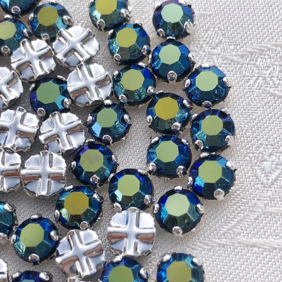 Swarovski Strassstein annähbar jet AB SS 20 No. 15 – Bild 14 – Chiemgauer Heimatwerk Trachten-Onlineshop Swarovski Strassstein annähbar jet AB SS 20 No. 15 - Bild 14 - Chiemgauer Heimatwerk Trachten-Onlineshop