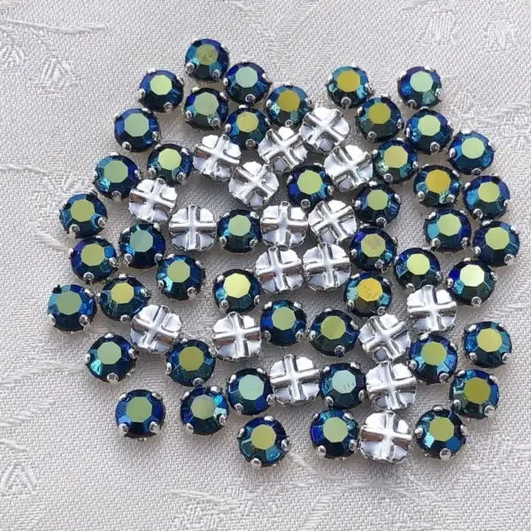 Swarovski Strassstein annähbar jet AB SS 20 No. 31 – Bild 1 – Chiemgauer Heimatwerk Trachten-Onlineshop Swarovski Strassstein annähbar jet AB SS 20 No. 31 - Bild 1 - Chiemgauer Heimatwerk Trachten-Onlineshop