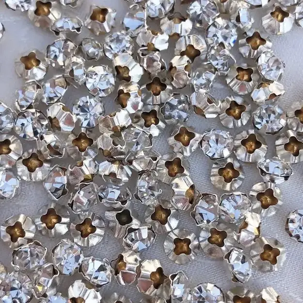 Swarovski Strassstein annähbar kristall SS 20 – Bild 7 – Chiemgauer Heimatwerk Trachten-Onlineshop Swarovski Strassstein annähbar kristall SS 20 - Bild 7 - Chiemgauer Heimatwerk Trachten-Onlineshop