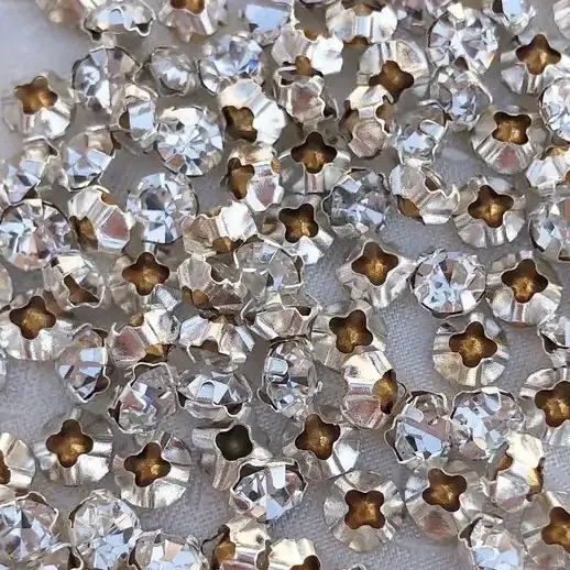 Swarovski Strassstein annähbar kristall SS 20 – Bild 8 – Chiemgauer Heimatwerk Trachten-Onlineshop Swarovski Strassstein annähbar kristall SS 20 - Bild 8 - Chiemgauer Heimatwerk Trachten-Onlineshop