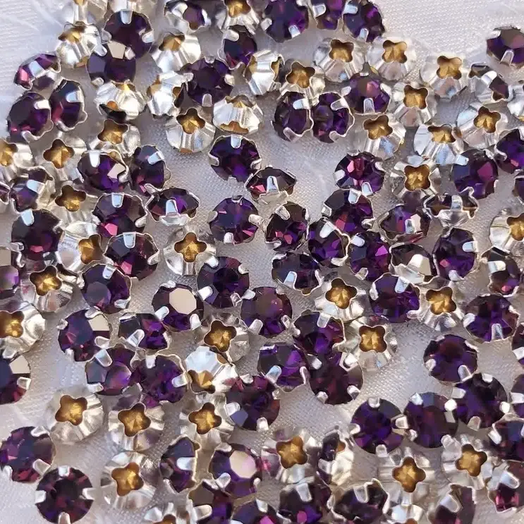 Swarovski Strassstein annähbar lila SS 20 – Bild 10 – Chiemgauer Heimatwerk Trachten-Onlineshop Swarovski Strassstein annähbar lila SS 20 - Bild 10 - Chiemgauer Heimatwerk Trachten-Onlineshop