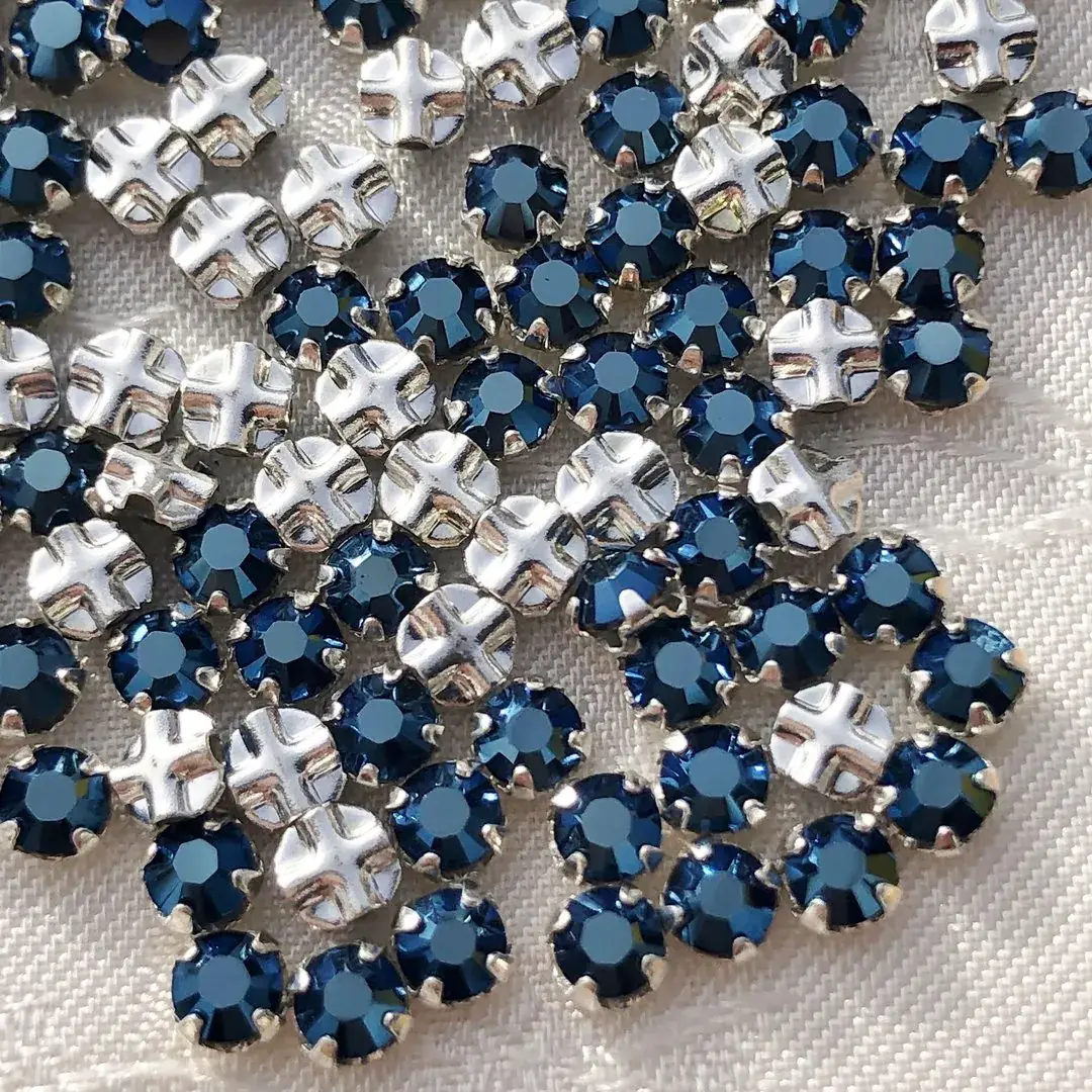 Swarovski Strassstein annähbar nachtblau SS 12 No. 24 – Bild 7 – Chiemgauer Heimatwerk Trachten-Onlineshop Swarovski Strassstein annähbar nachtblau SS 12 No. 24 - Bild 7 - Chiemgauer Heimatwerk Trachten-Onlineshop