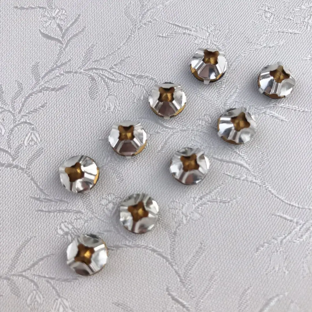Swarovski Strassstein annähbar olivgrün SS 30 – Bild 19 – Chiemgauer Heimatwerk Trachten-Onlineshop Swarovski Strassstein annähbar olivgrün SS 30 - Bild 19 - Chiemgauer Heimatwerk Trachten-Onlineshop