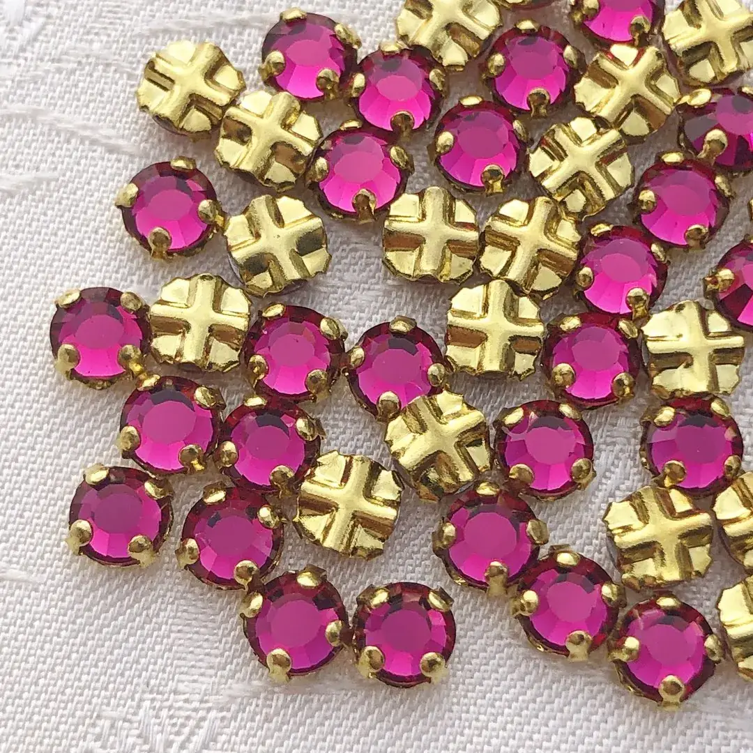Swarovski Strassstein annähbar pink SS 12 No. 28 – Bild 7 – Chiemgauer Heimatwerk Trachten-Onlineshop Swarovski Strassstein annähbar pink SS 12 No. 28 - Bild 7 - Chiemgauer Heimatwerk Trachten-Onlineshop