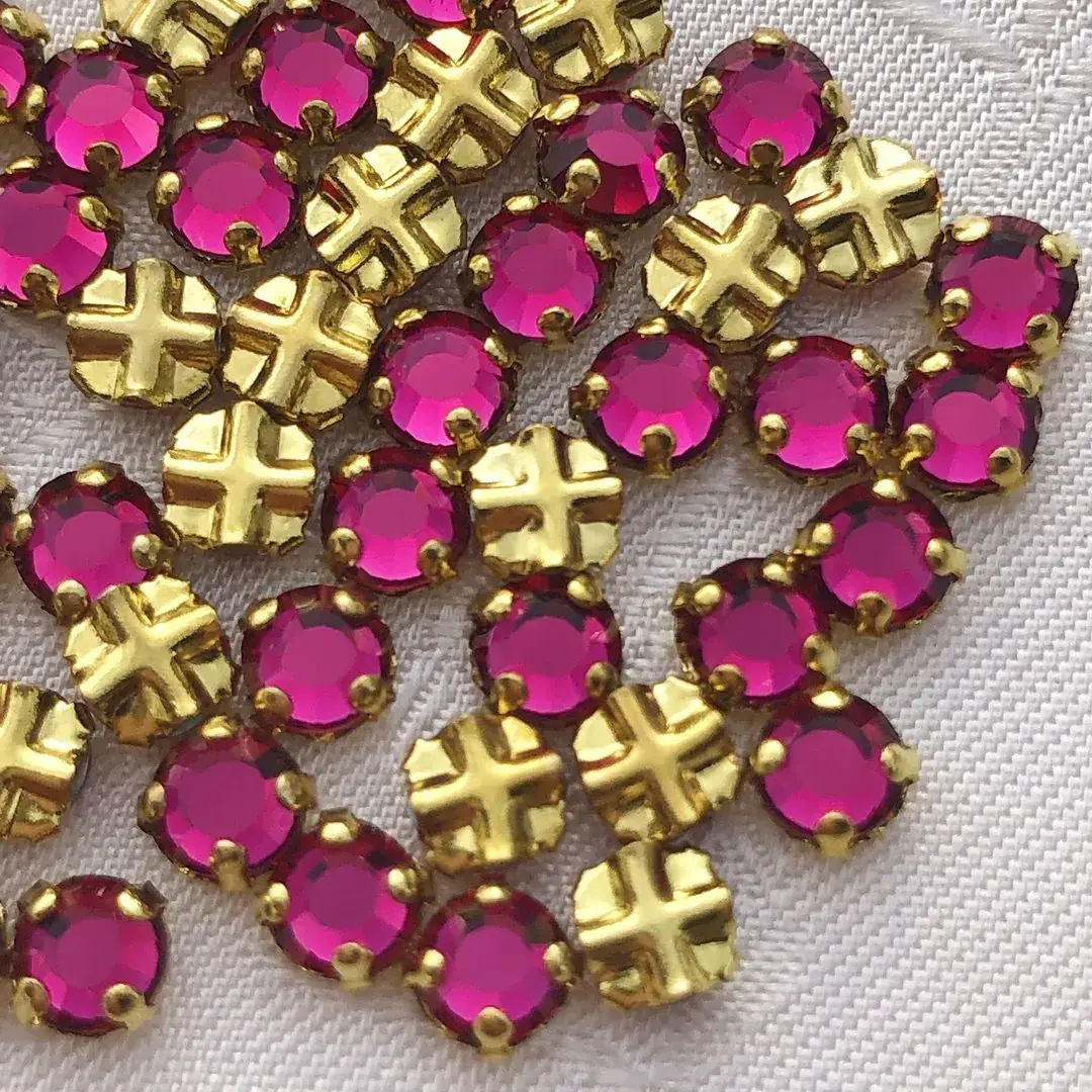 Swarovski Strassstein annähbar pink SS 12 No. 28 – Bild 9 – Chiemgauer Heimatwerk Trachten-Onlineshop Swarovski Strassstein annähbar pink SS 12 No. 28 - Bild 9 - Chiemgauer Heimatwerk Trachten-Onlineshop