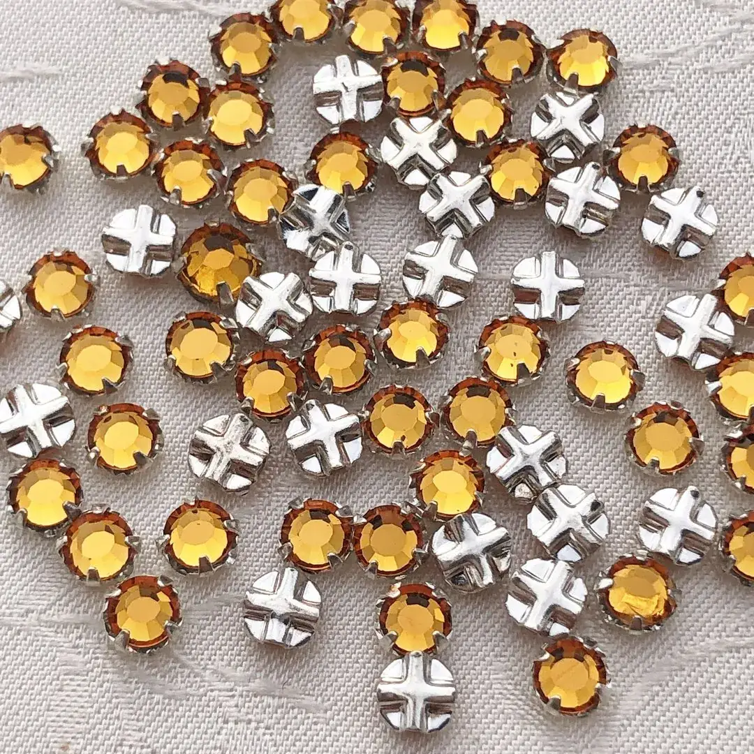 Swarovski Strassstein annähbar topas SS 12 No. 34 – Bild 3 – Chiemgauer Heimatwerk Trachten-Onlineshop Swarovski Strassstein annähbar topas SS 12 No. 34 - Bild 3 - Chiemgauer Heimatwerk Trachten-Onlineshop
