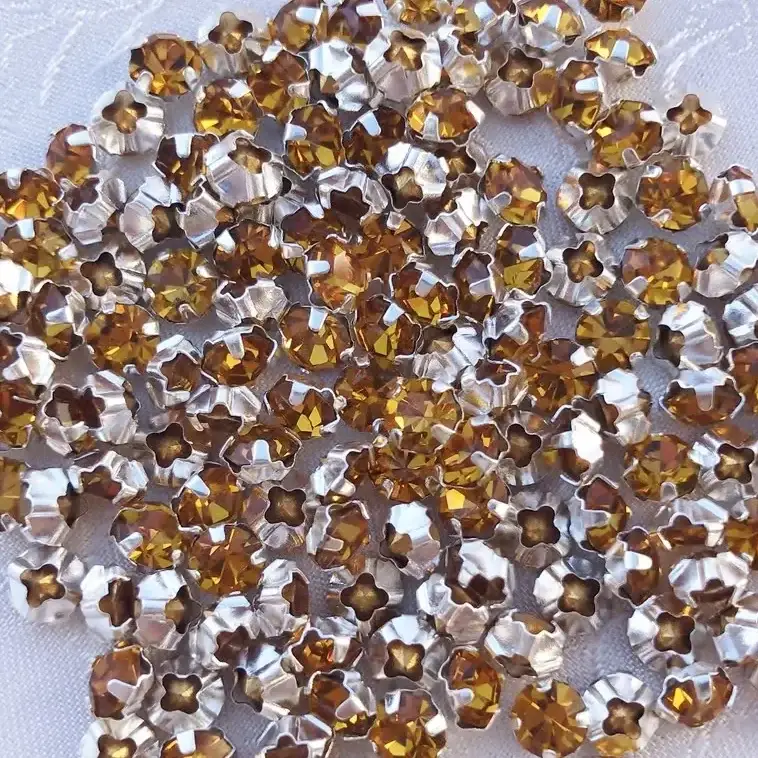 Swarovski Strassstein annähbar topas SS 20 – Bild 6 – Chiemgauer Heimatwerk Trachten-Onlineshop Swarovski Strassstein annähbar topas SS 20 - Bild 6 - Chiemgauer Heimatwerk Trachten-Onlineshop