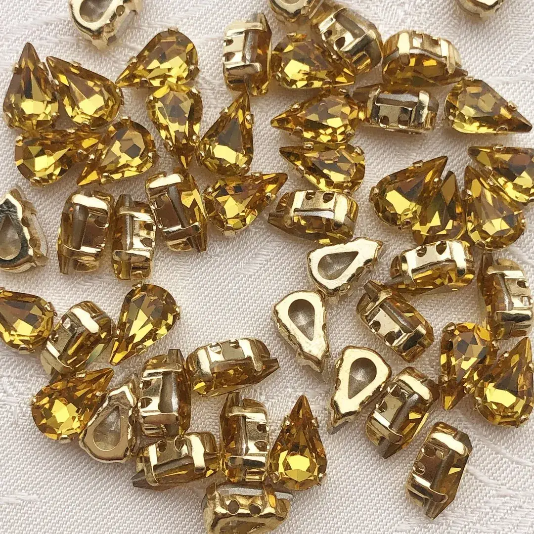 Swarovski Strassstein annähbar topas Tropfen – Bild 5 – Chiemgauer Heimatwerk Trachten-Onlineshop Swarovski Strassstein annähbar topas Tropfen - Bild 5 - Chiemgauer Heimatwerk Trachten-Onlineshop