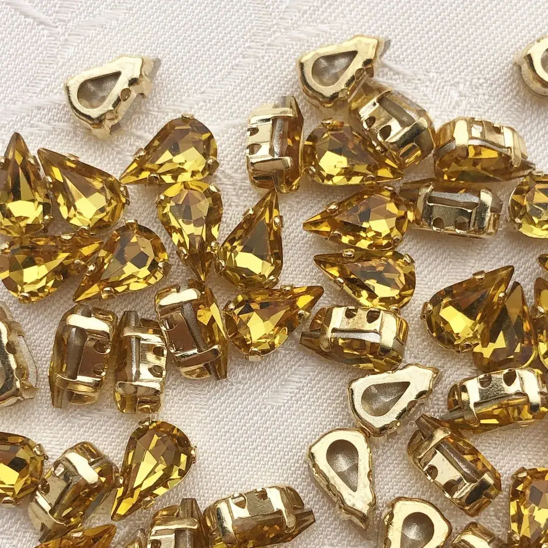 Swarovski Strassstein annähbar topas Tropfen – Bild 9 – Chiemgauer Heimatwerk Trachten-Onlineshop Swarovski Strassstein annähbar topas Tropfen - Bild 9 - Chiemgauer Heimatwerk Trachten-Onlineshop