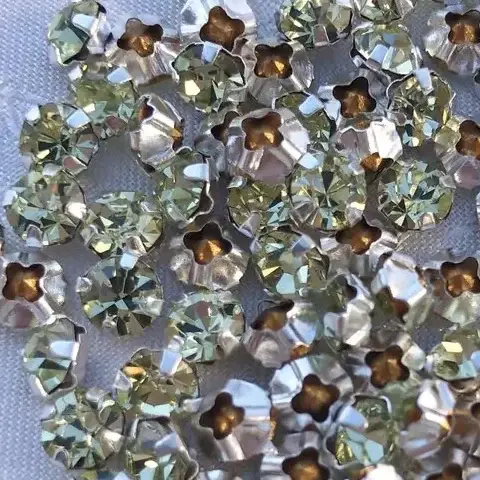 Swarovski Strassstein annähbar vanille SS 20 – Bild 3 – Chiemgauer Heimatwerk Trachten-Onlineshop Swarovski Strassstein annähbar vanille SS 20 - Bild 3 - Chiemgauer Heimatwerk Trachten-Onlineshop