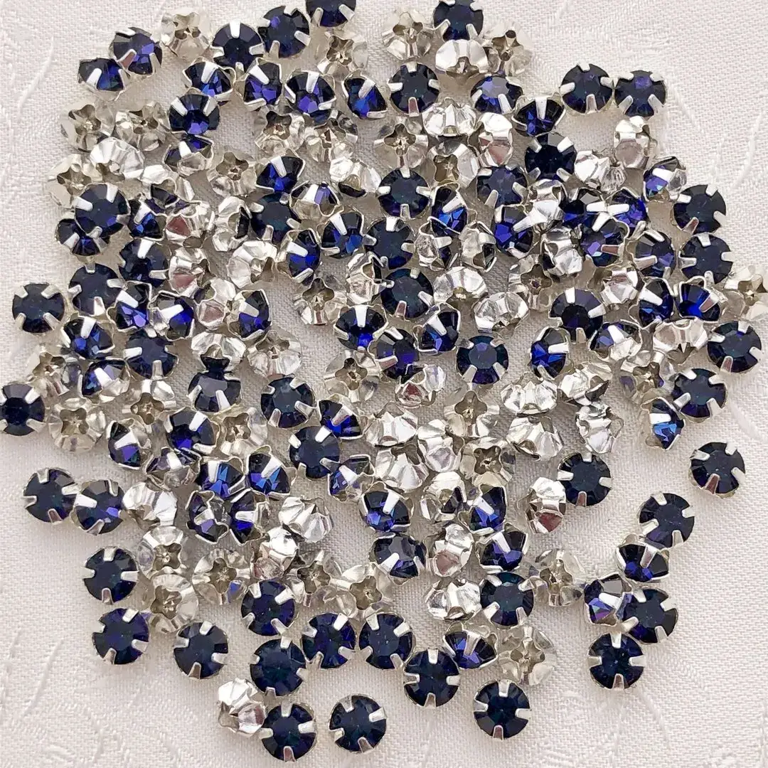 Swarovski Strassstein annähbar violett SS 20 – Bild 3 – Chiemgauer Heimatwerk Trachten-Onlineshop Swarovski Strassstein annähbar violett SS 20 - Bild 3 - Chiemgauer Heimatwerk Trachten-Onlineshop