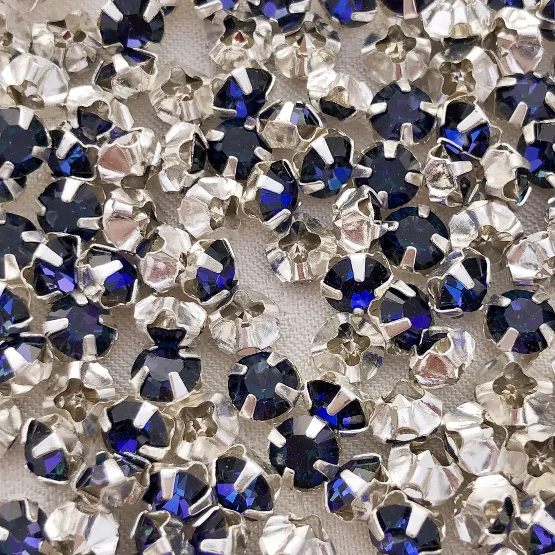 Swarovski Strassstein annähbar violett SS 20 – Bild 9 – Chiemgauer Heimatwerk Trachten-Onlineshop Swarovski Strassstein annähbar violett SS 20 - Bild 9 - Chiemgauer Heimatwerk Trachten-Onlineshop