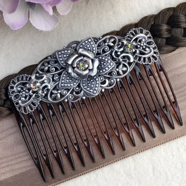 Trachten-Haarkamm mit Swarovski silber-vitrail – Bild 1 – Chiemgauer Heimatwerk Trachten-Onlineshop Trachten-Haarkamm mit Swarovski silber-vitrail - Bild 1 - Chiemgauer Heimatwerk Trachten-Onlineshop