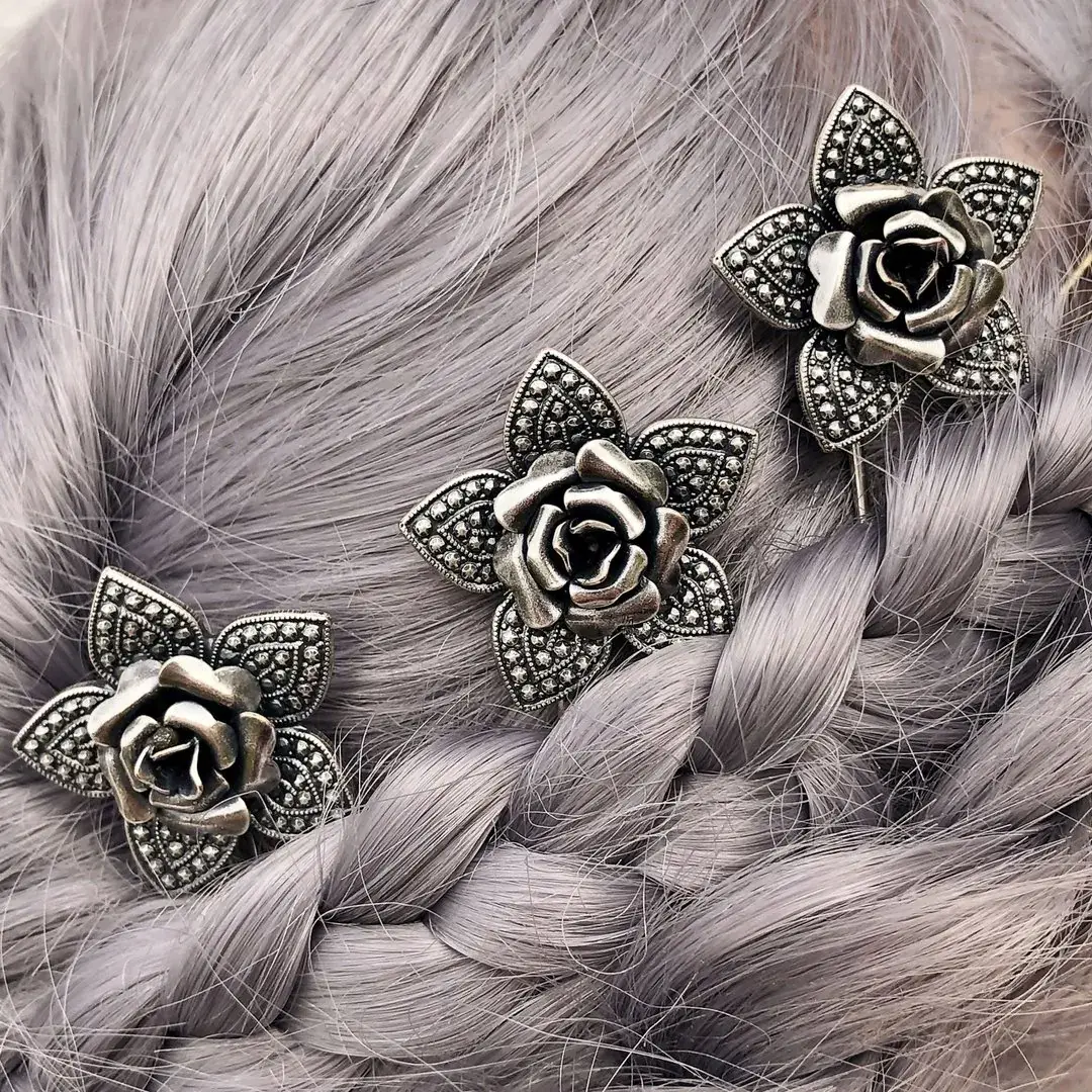 Trachten-Haarnadel mit Rose in antik-silber – Bild 11 – Chiemgauer Heimatwerk Trachten-Onlineshop Trachten-Haarnadel mit Rose in antik-silber - Bild 11 - Chiemgauer Heimatwerk Trachten-Onlineshop