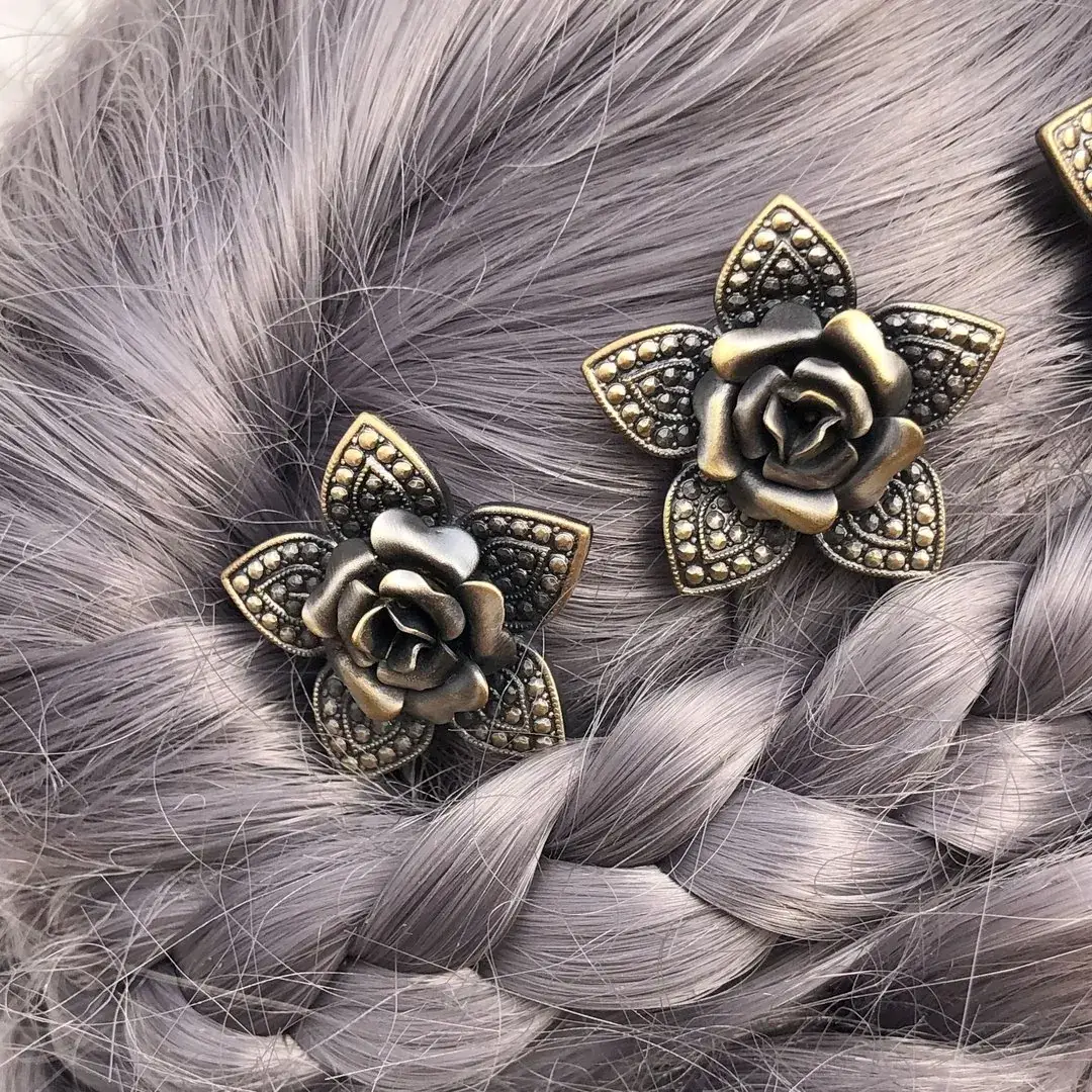 Trachten-Haarnadel mit Rose in antik-silber – Bild 12 – Chiemgauer Heimatwerk Trachten-Onlineshop Trachten-Haarnadel mit Rose in antik-silber - Bild 12 - Chiemgauer Heimatwerk Trachten-Onlineshop