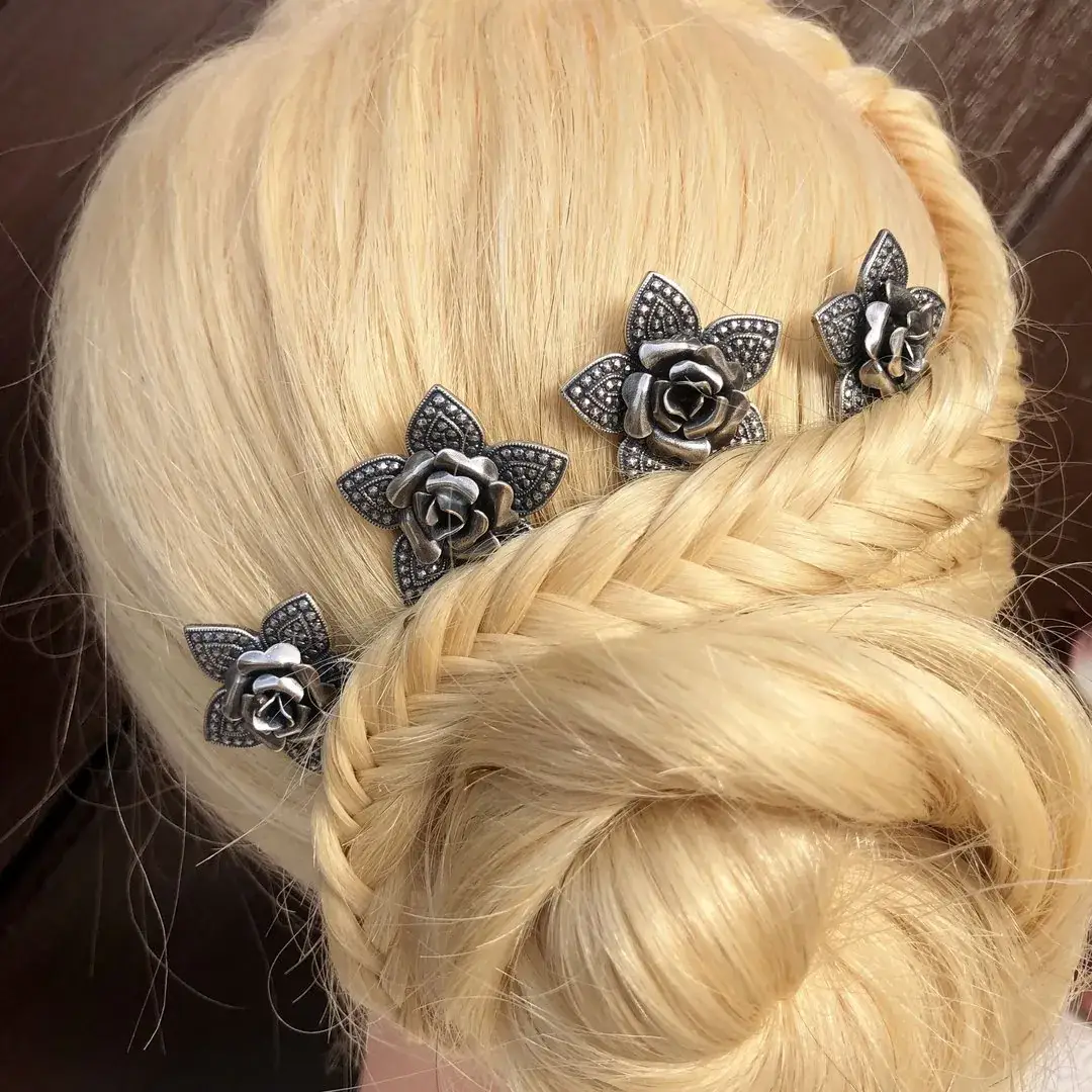 Trachten-Haarnadel mit Rose in antik-silber – Bild 15 – Chiemgauer Heimatwerk Trachten-Onlineshop Trachten-Haarnadel mit Rose in antik-silber - Bild 15 - Chiemgauer Heimatwerk Trachten-Onlineshop