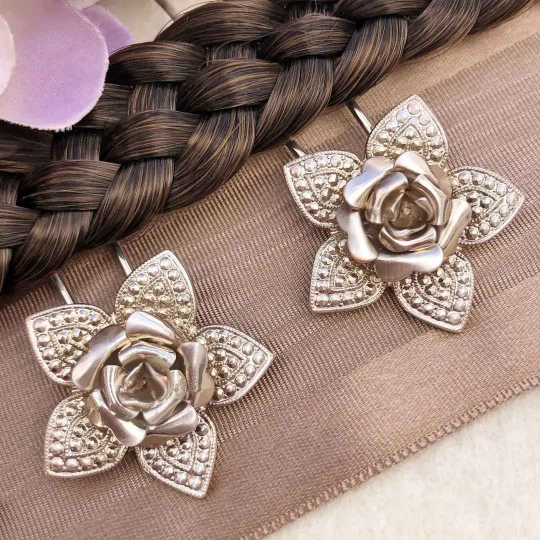 Trachten-Haarnadel mit Rose in champagner – Bild 5 – Chiemgauer Heimatwerk Trachten-Onlineshop Trachten-Haarnadel mit Rose in champagner - Bild 5 - Chiemgauer Heimatwerk Trachten-Onlineshop