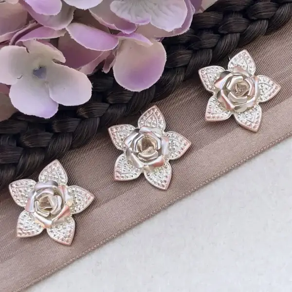 Trachten-Haarnadel mit Rose in silber-rosé – Bild 1 – Chiemgauer Heimatwerk Trachten-Onlineshop Trachten-Haarnadel mit Rose in silber-rosé - Bild 1 - Chiemgauer Heimatwerk Trachten-Onlineshop