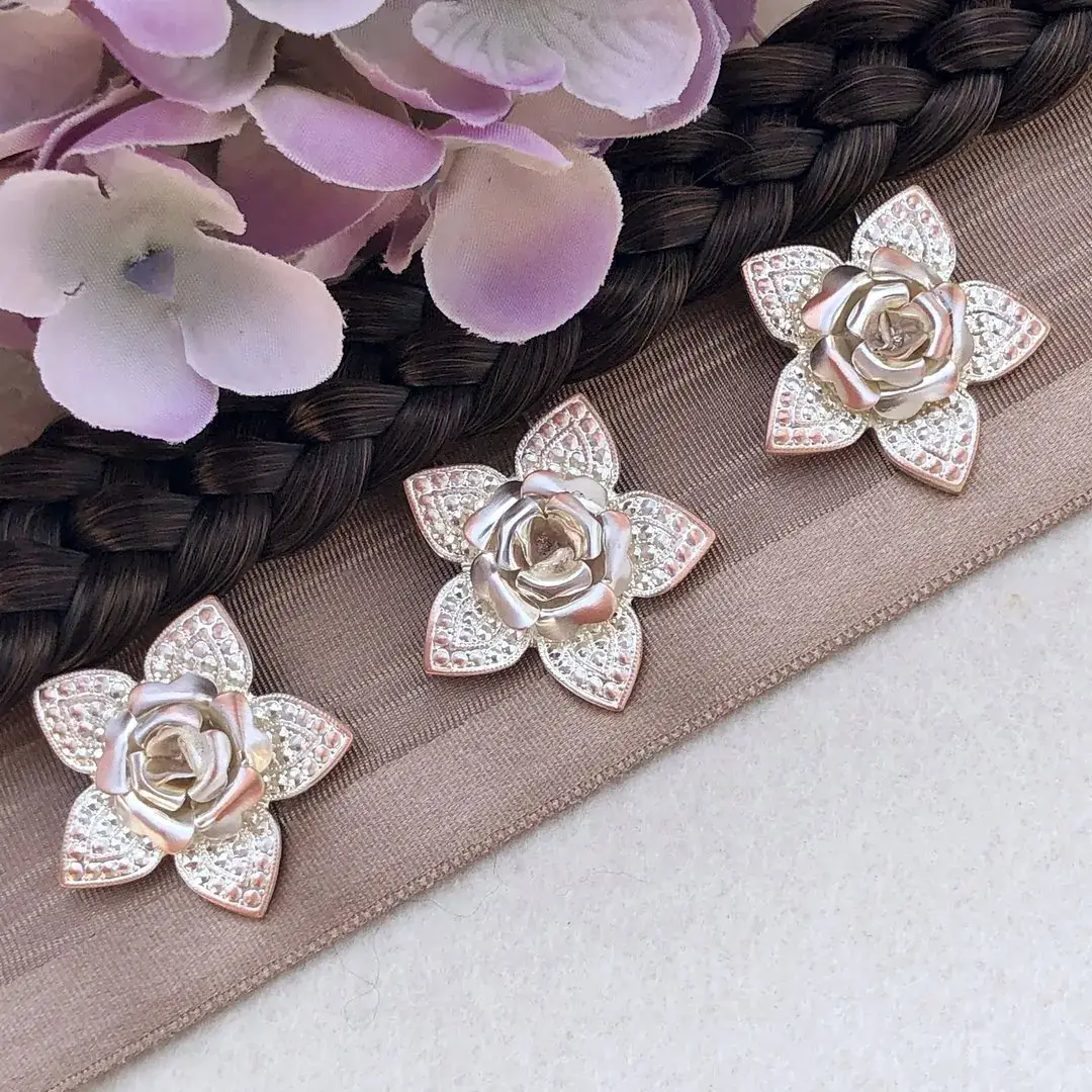 Trachten-Haarnadel mit Rose in silber-rosé – Bild 1 – Chiemgauer Heimatwerk Trachten-Onlineshop Trachten-Haarnadel mit Rose in silber-rosé - Bild 1 - Chiemgauer Heimatwerk Trachten-Onlineshop