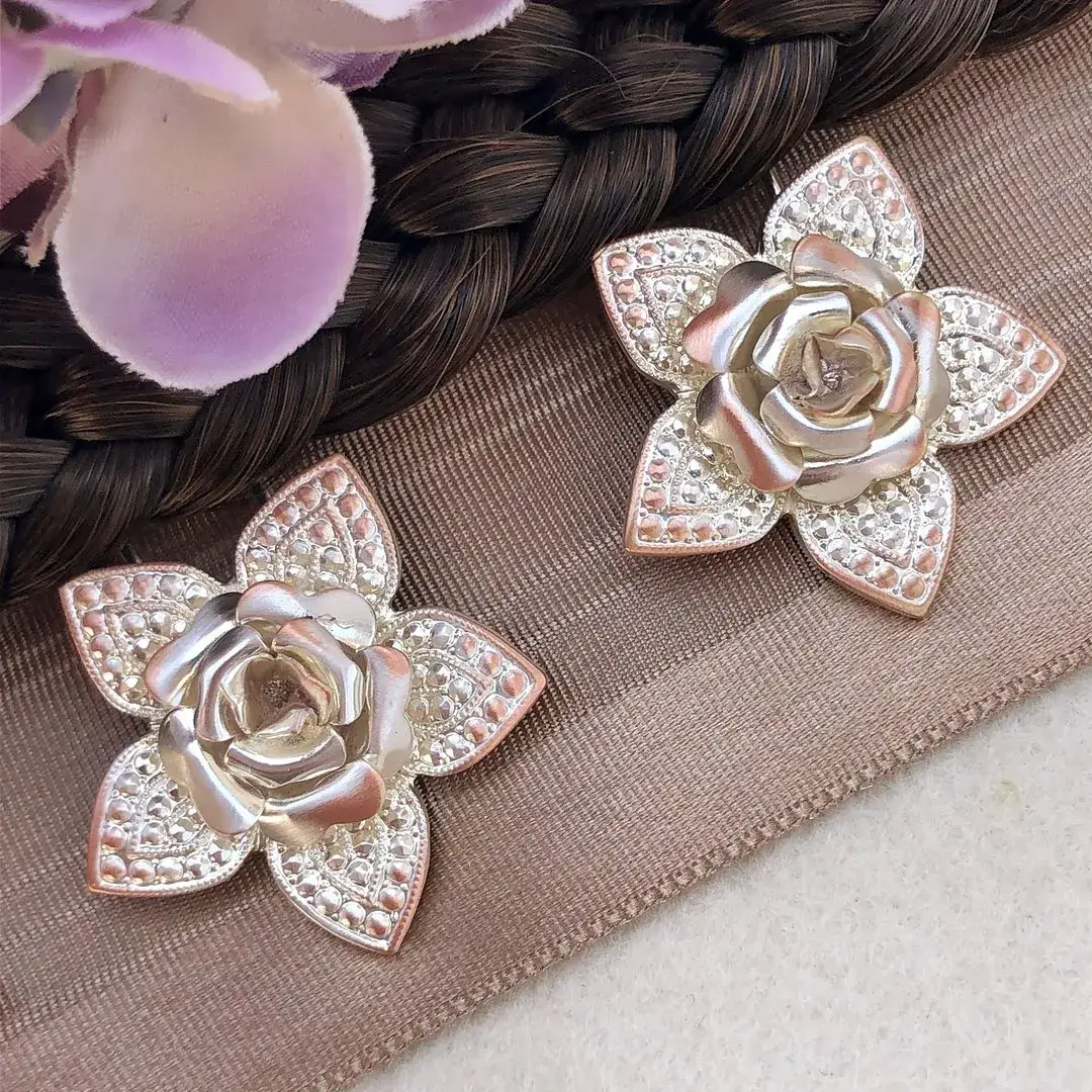 Trachten-Haarnadel mit Rose in silber-rosé – Bild 5 – Chiemgauer Heimatwerk Trachten-Onlineshop Trachten-Haarnadel mit Rose in silber-rosé - Bild 5 - Chiemgauer Heimatwerk Trachten-Onlineshop