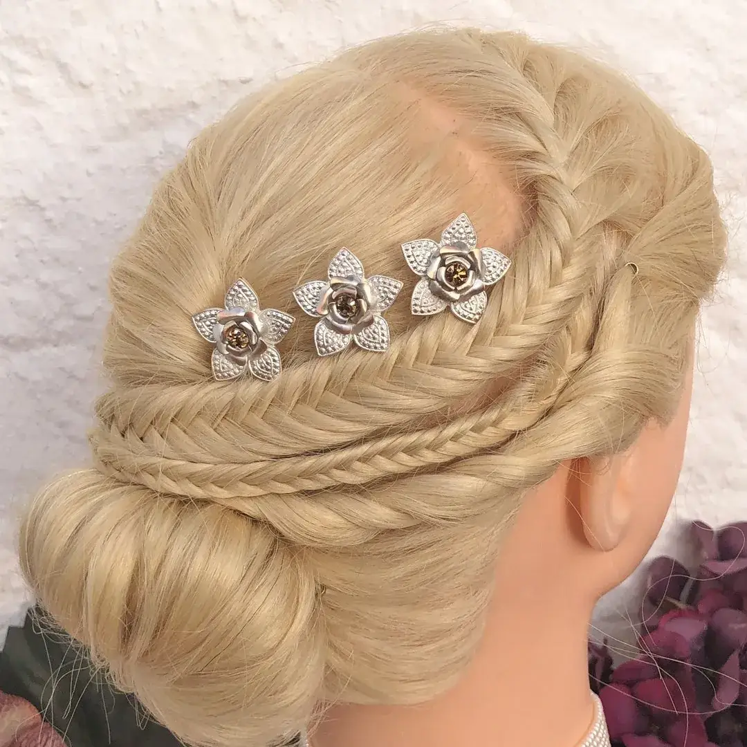 Trachten-Haarnadel mit Swarovski in beige No. 2 – Bild 11 – Chiemgauer Heimatwerk Trachten-Onlineshop Trachten-Haarnadel mit Swarovski in beige No. 2 - Bild 11 - Chiemgauer Heimatwerk Trachten-Onlineshop