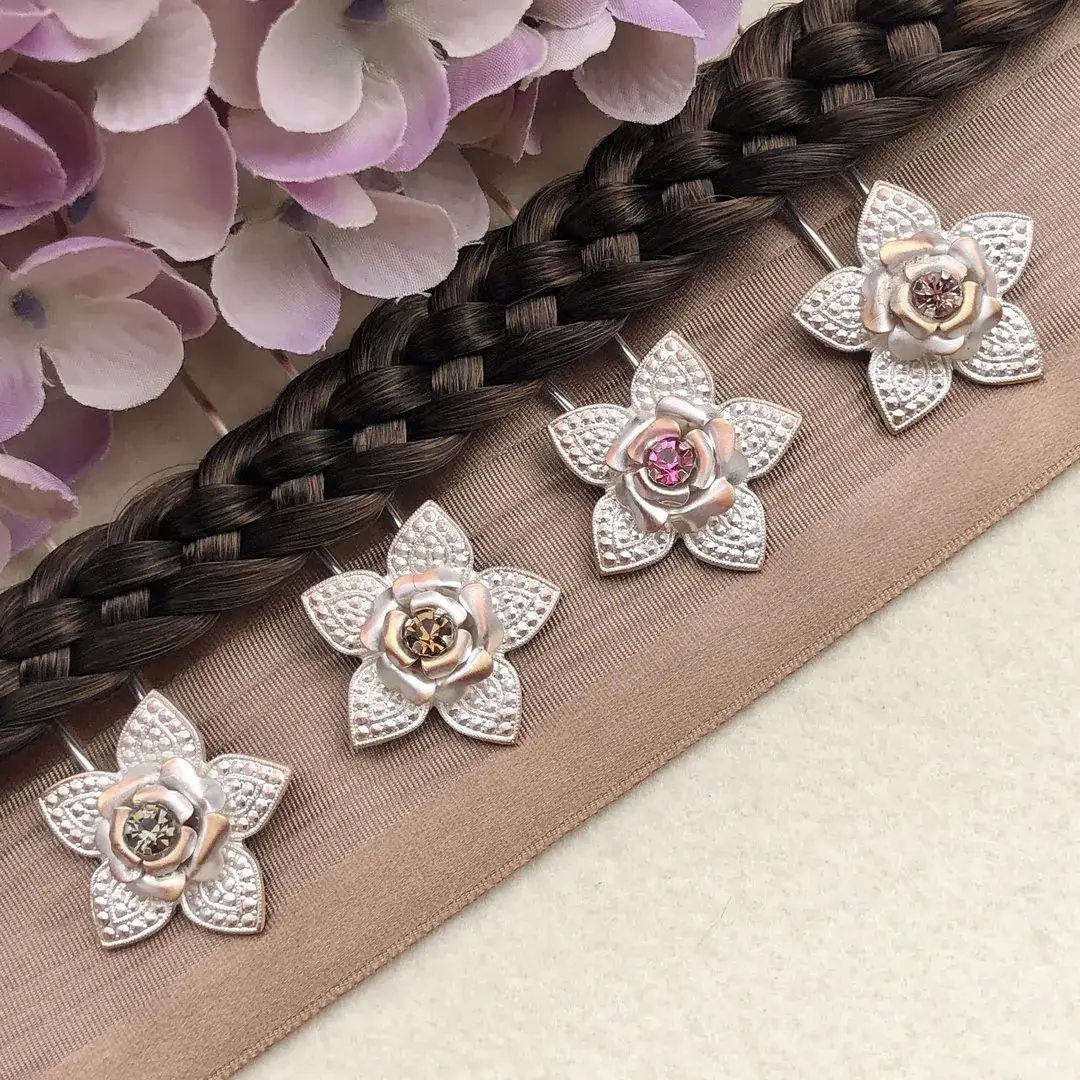 Trachten-Haarnadel mit Swarovski in beige No. 2 – Bild 5 – Chiemgauer Heimatwerk Trachten-Onlineshop Trachten-Haarnadel mit Swarovski in beige No. 2 - Bild 5 - Chiemgauer Heimatwerk Trachten-Onlineshop