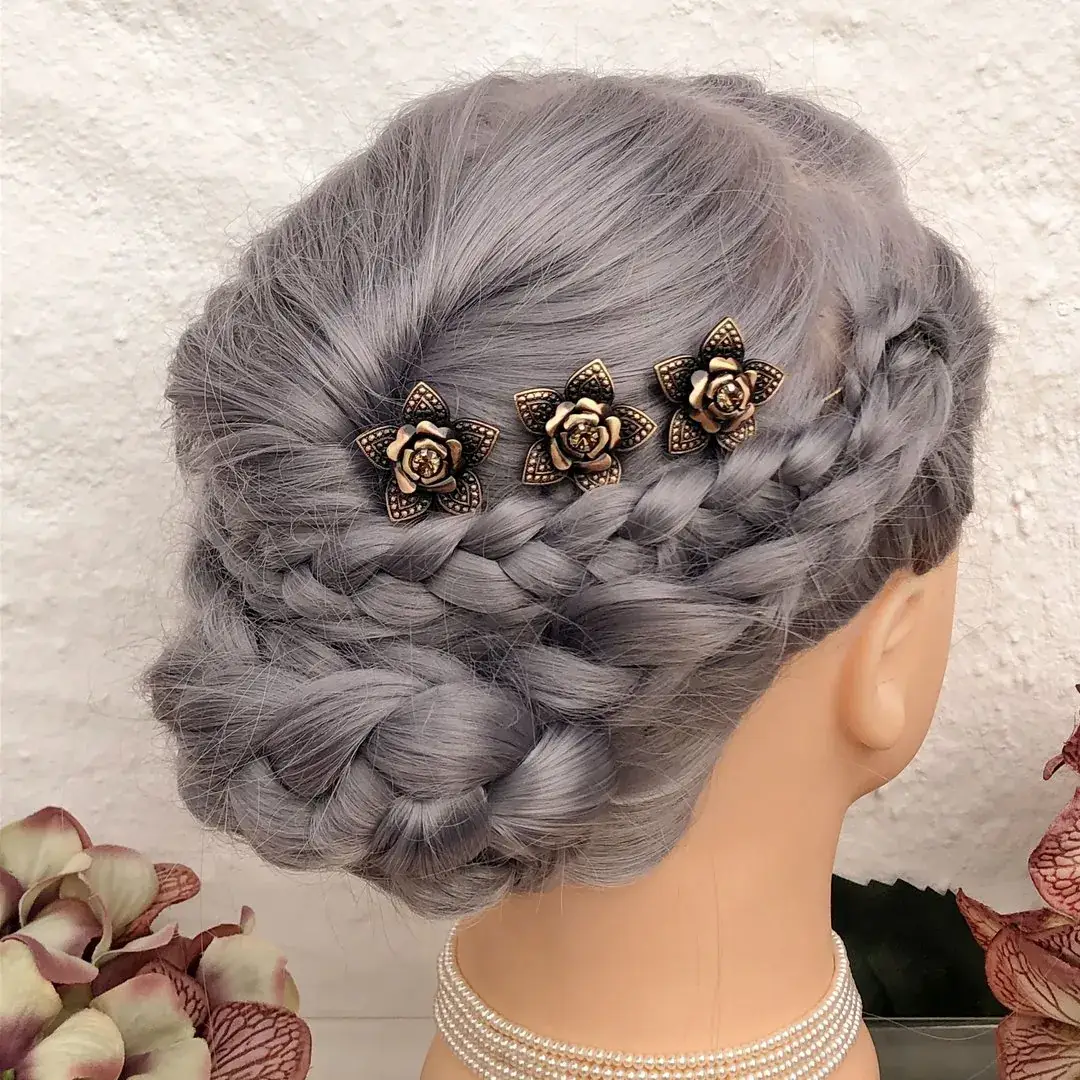 Trachten-Haarnadel mit Swarovski in beige No. 3 – Bild 2 – Chiemgauer Heimatwerk Trachten-Onlineshop Trachten-Haarnadel mit Swarovski in beige No. 3 - Bild 2 - Chiemgauer Heimatwerk Trachten-Onlineshop