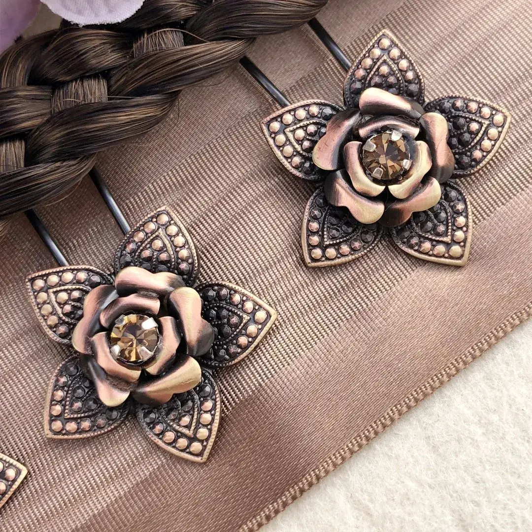 Trachten-Haarnadel mit Swarovski in beige No. 3 – Bild 4 – Chiemgauer Heimatwerk Trachten-Onlineshop Trachten-Haarnadel mit Swarovski in beige No. 3 - Bild 4 - Chiemgauer Heimatwerk Trachten-Onlineshop