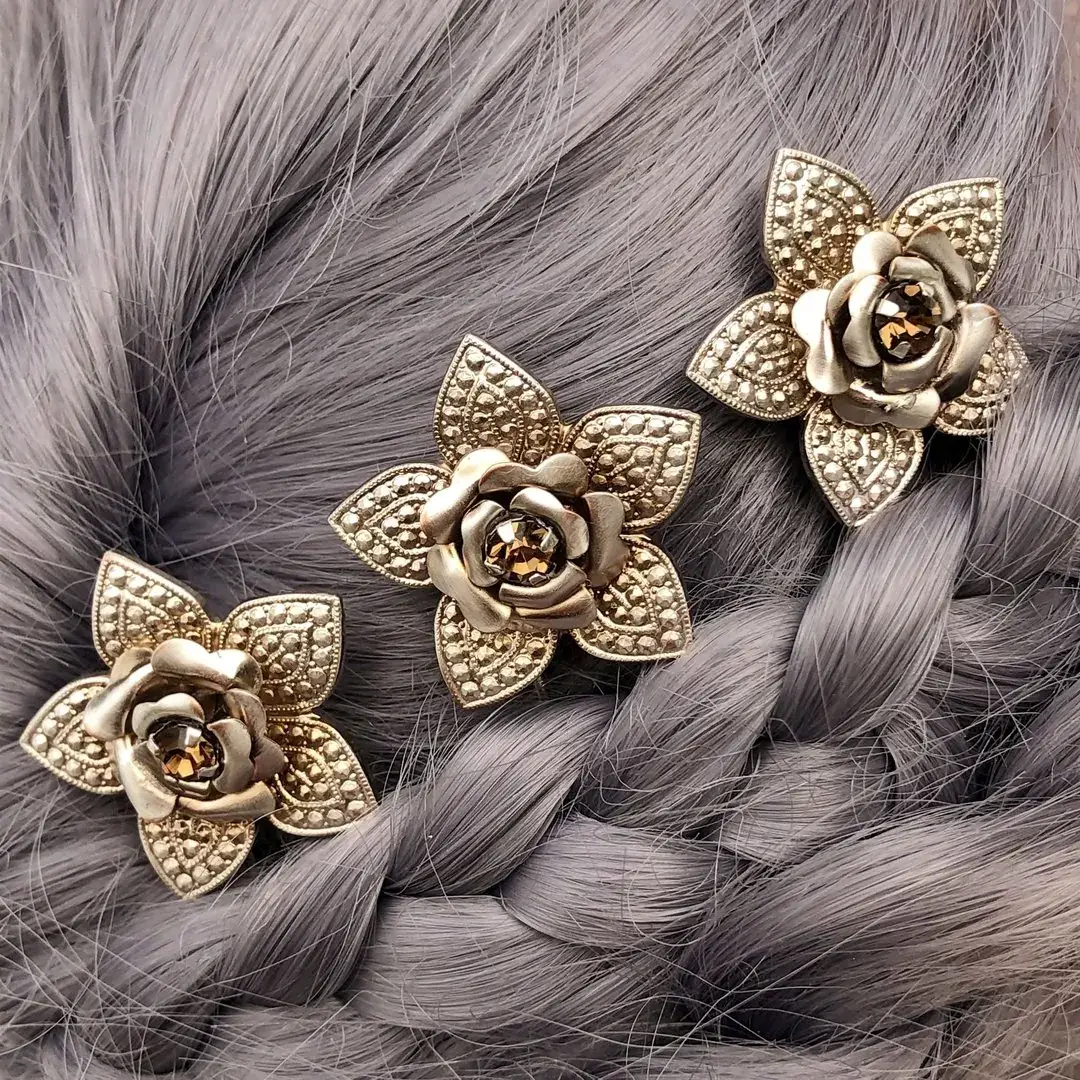 Trachten-Haarnadel mit Swarovski in beige No. 4 – Bild 12 – Chiemgauer Heimatwerk Trachten-Onlineshop Trachten-Haarnadel mit Swarovski in beige No. 4 - Bild 12 - Chiemgauer Heimatwerk Trachten-Onlineshop