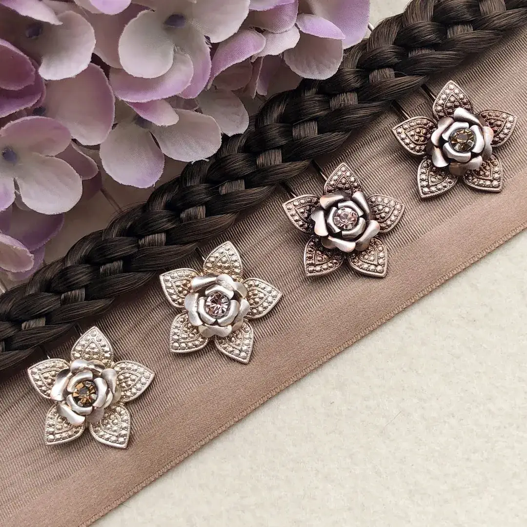 Trachten-Haarnadel mit Swarovski in beige No. 4 – Bild 7 – Chiemgauer Heimatwerk Trachten-Onlineshop Trachten-Haarnadel mit Swarovski in beige No. 4 - Bild 7 - Chiemgauer Heimatwerk Trachten-Onlineshop