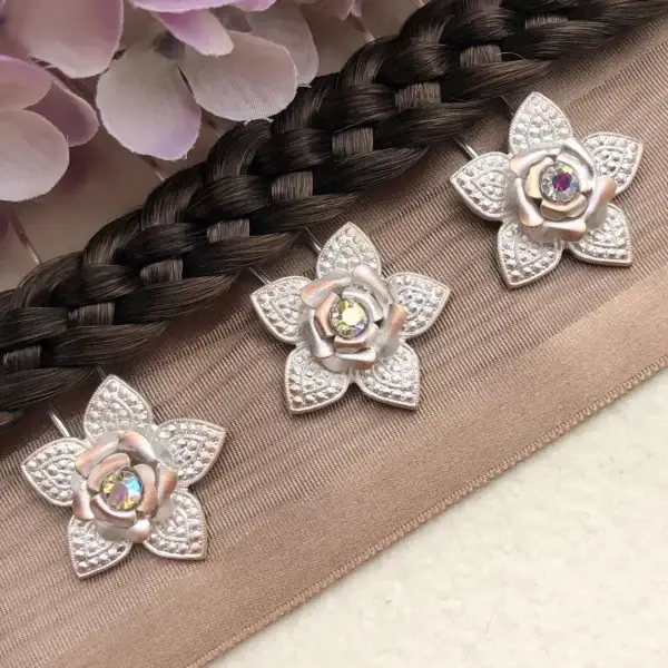 Trachten-Haarnadel mit Swarovski in kristallAB – Bild 1 – Chiemgauer Heimatwerk Trachten-Onlineshop Trachten-Haarnadel mit Swarovski in kristallAB - Bild 1 - Chiemgauer Heimatwerk Trachten-Onlineshop