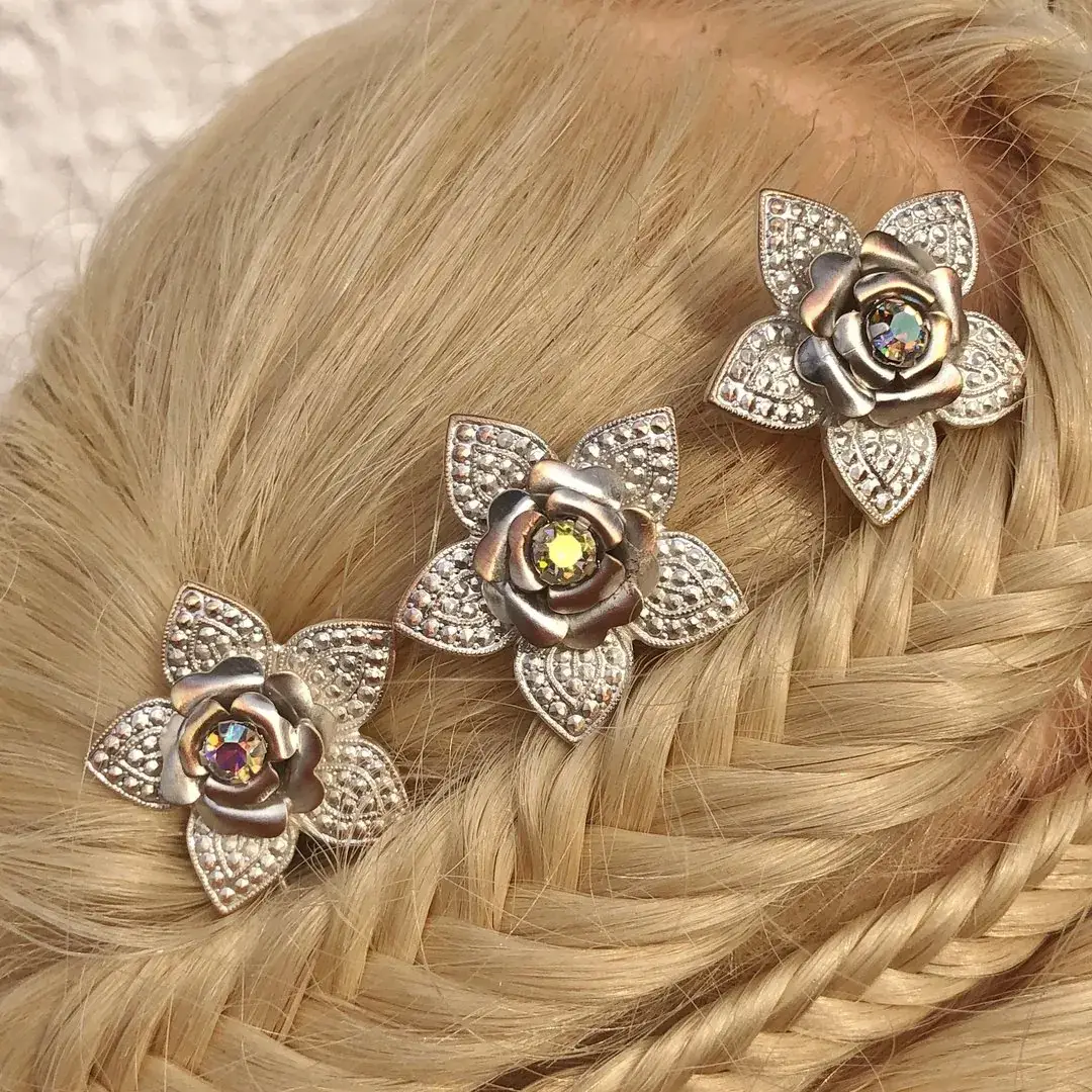 Trachten-Haarnadel mit Swarovski in kristallAB – Bild 15 – Chiemgauer Heimatwerk Trachten-Onlineshop Trachten-Haarnadel mit Swarovski in kristallAB - Bild 15 - Chiemgauer Heimatwerk Trachten-Onlineshop