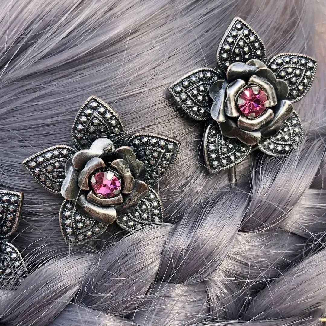 Trachten-Haarnadel mit Swarovski in rosa No. 1 – Bild 13 – Chiemgauer Heimatwerk Trachten-Onlineshop Trachten-Haarnadel mit Swarovski in rosa No. 1 - Bild 13 - Chiemgauer Heimatwerk Trachten-Onlineshop
