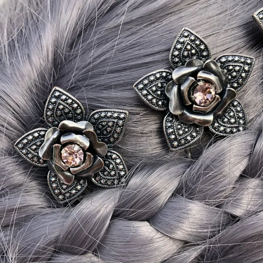 Trachten-Haarnadel mit Swarovski in rosè No. 1 – Bild 11 – Chiemgauer Heimatwerk Trachten-Onlineshop Trachten-Haarnadel mit Swarovski in rosè No. 1 - Bild 11 - Chiemgauer Heimatwerk Trachten-Onlineshop