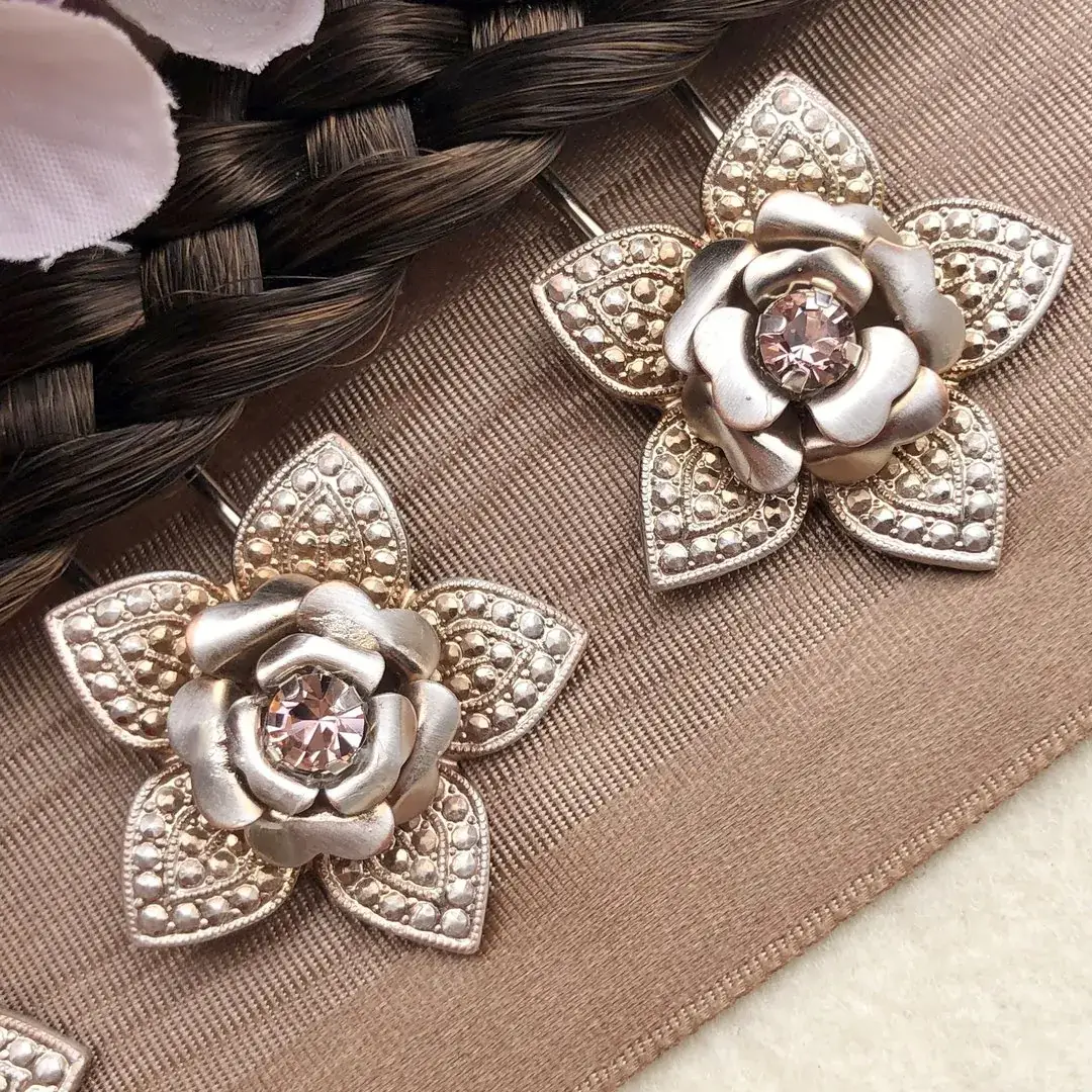 Trachten-Haarnadel mit Swarovski in rosé No. 4 – Bild 6 – Chiemgauer Heimatwerk Trachten-Onlineshop Trachten-Haarnadel mit Swarovski in rosé No. 4 - Bild 6 - Chiemgauer Heimatwerk Trachten-Onlineshop