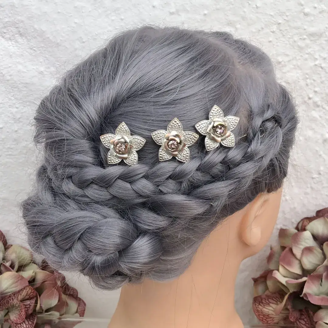 Trachten-Haarnadel mit Swarovski in rosé No. 5 – Bild 2 – Chiemgauer Heimatwerk Trachten-Onlineshop Trachten-Haarnadel mit Swarovski in rosé No. 5 - Bild 2 - Chiemgauer Heimatwerk Trachten-Onlineshop