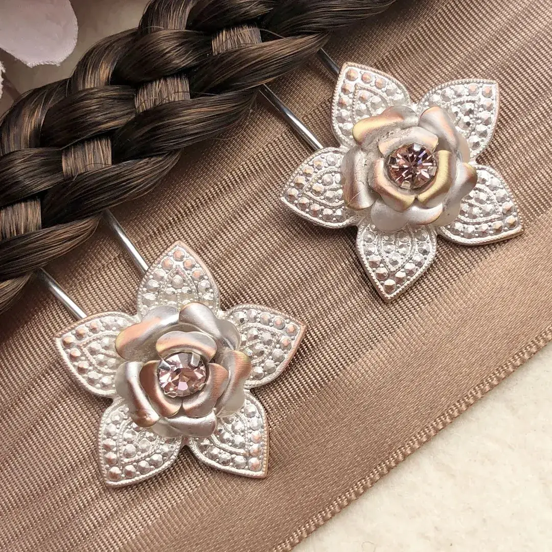 Trachten-Haarnadel mit Swarovski in rosé No. 5 – Bild 5 – Chiemgauer Heimatwerk Trachten-Onlineshop Trachten-Haarnadel mit Swarovski in rosé No. 5 - Bild 5 - Chiemgauer Heimatwerk Trachten-Onlineshop