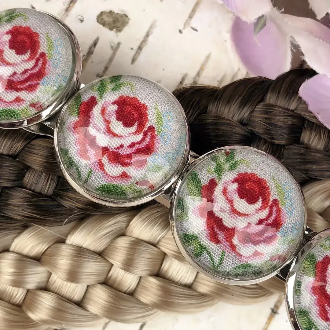 Trachten-Haarspange für Damen mit Rosen in dunkelblau – Bild 6 – Chiemgauer Heimatwerk Trachten-Onlineshop Trachten-Haarspange für Damen mit Rosen in dunkelblau - Bild 6 - Chiemgauer Heimatwerk Trachten-Onlineshop