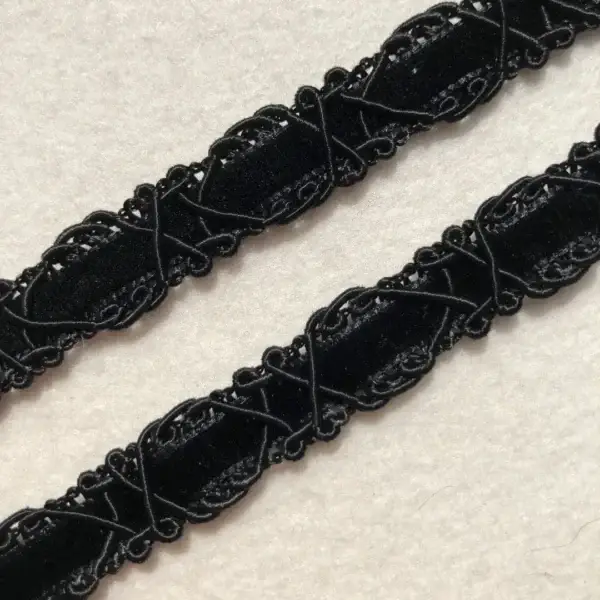Trachtenborte Samtborte schwarz – Bild 1 – Chiemgauer Heimatwerk Trachten-Onlineshop Trachtenborte Samtborte schwarz - Bild 1 - Chiemgauer Heimatwerk Trachten-Onlineshop