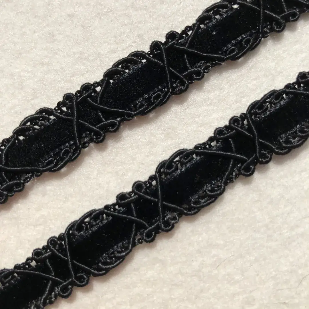 Trachtenborte Samtborte schwarz – Bild 2 – Chiemgauer Heimatwerk Trachten-Onlineshop Trachtenborte Samtborte schwarz - Bild 2 - Chiemgauer Heimatwerk Trachten-Onlineshop