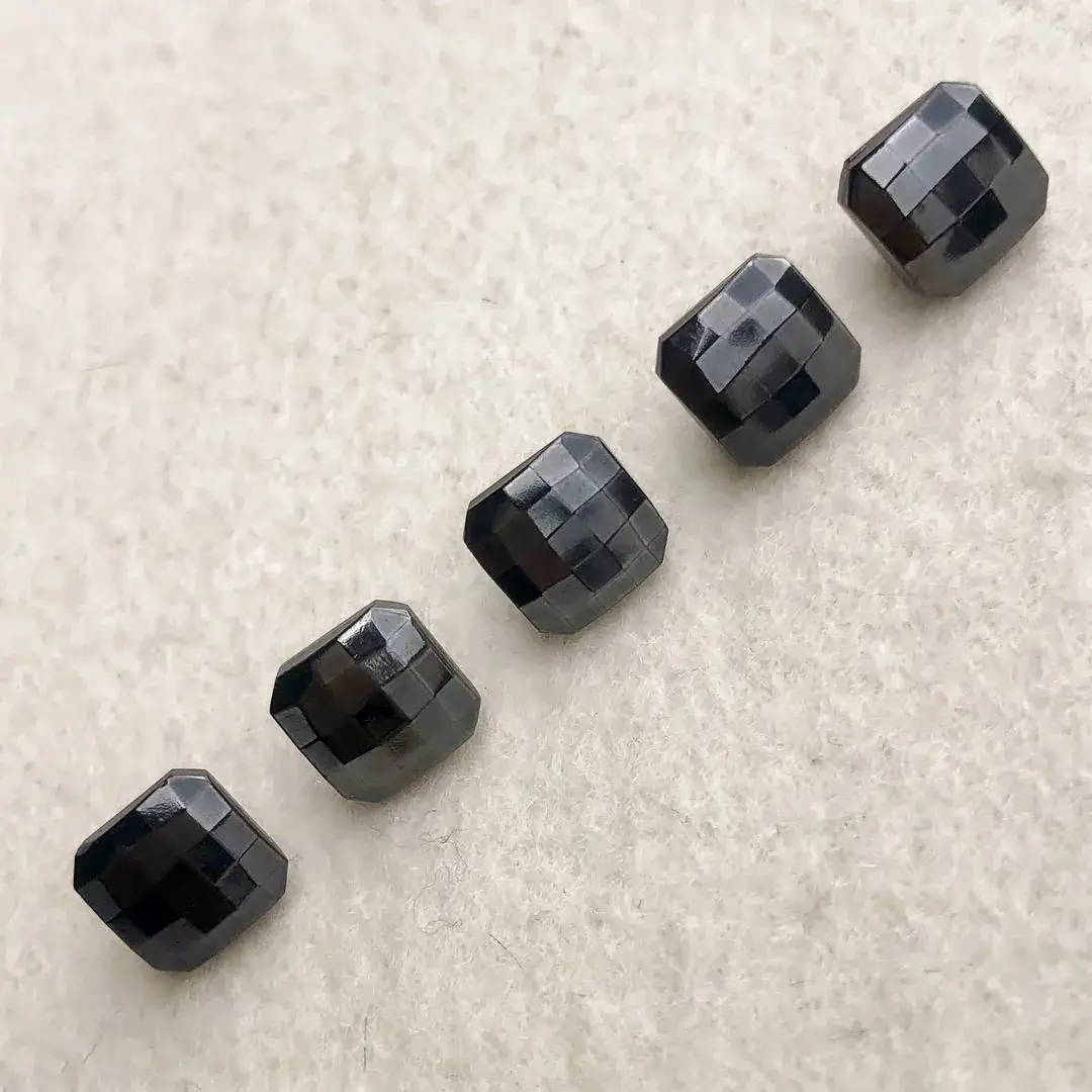 Trachtenknopf aus echtem Glas blutstein No. 35 – Bild 6 – Chiemgauer Heimatwerk Trachten-Onlineshop Trachtenknopf aus echtem Glas blutstein No. 35 - Bild 6 - Chiemgauer Heimatwerk Trachten-Onlineshop