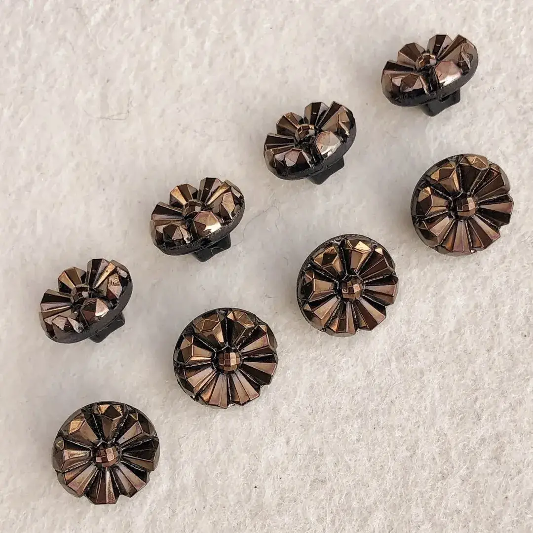 Trachtenknopf aus echtem Glas bronze No. 39 – Bild 19 – Chiemgauer Heimatwerk Trachten-Onlineshop Trachtenknopf aus echtem Glas bronze No. 39 - Bild 19 - Chiemgauer Heimatwerk Trachten-Onlineshop