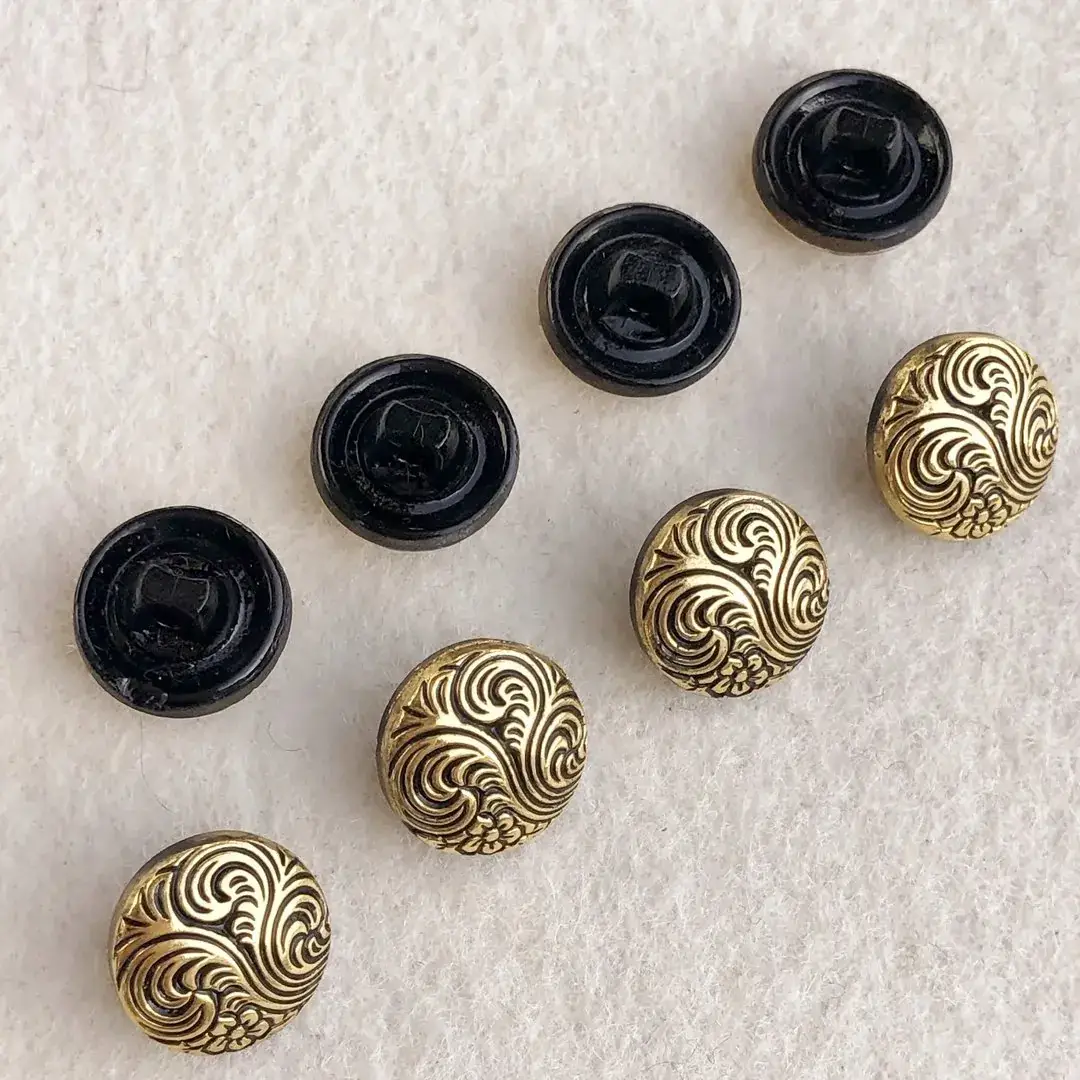 Trachtenknopf aus echtem Glas gold No. 33 – Bild 6 – Chiemgauer Heimatwerk Trachten-Onlineshop Trachtenknopf aus echtem Glas gold No. 33 - Bild 6 - Chiemgauer Heimatwerk Trachten-Onlineshop