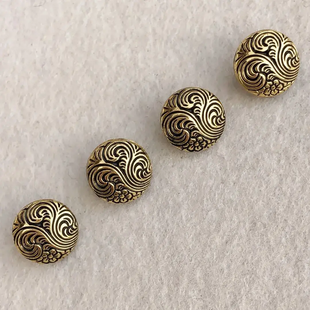 Trachtenknopf aus echtem Glas gold No. 33 – Bild 7 – Chiemgauer Heimatwerk Trachten-Onlineshop Trachtenknopf aus echtem Glas gold No. 33 - Bild 7 - Chiemgauer Heimatwerk Trachten-Onlineshop