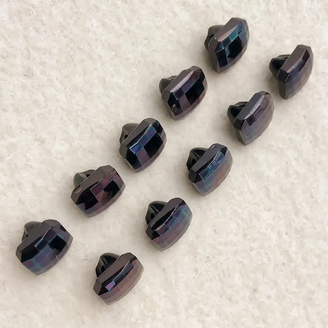 Trachtenknopf aus echtem Glas iris-blau No. 36 – Bild 12 – Chiemgauer Heimatwerk Trachten-Onlineshop Trachtenknopf aus echtem Glas iris-blau No. 36 - Bild 12 - Chiemgauer Heimatwerk Trachten-Onlineshop